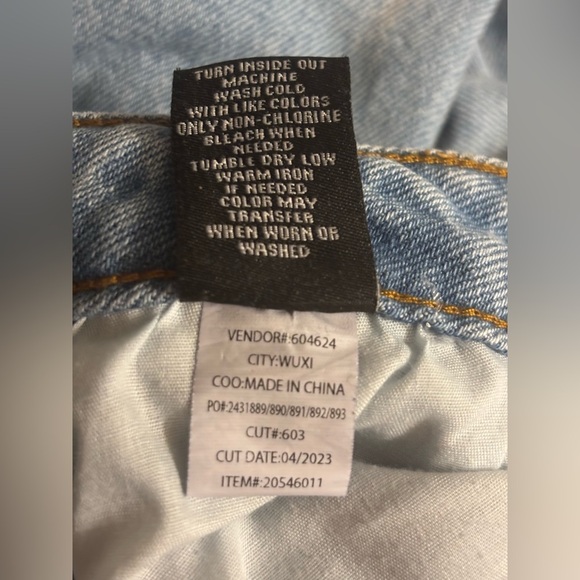 Hot Topic Pink Ruffle Heart Wide Leg Jeans Light Wash Denim Size 5 - Picture 4 of 9